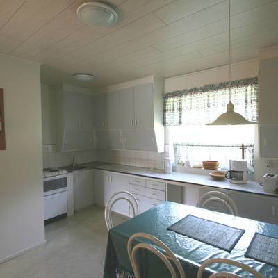 Fully equipped kitchen with large dining table