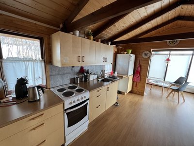 Kitchenette with large work surfaces