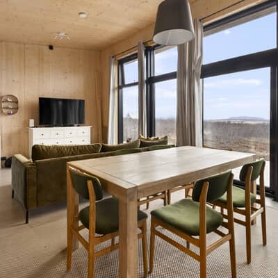 Blick auf den Wohn- und Essbereich