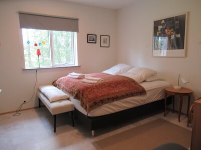 Main bedroom (180 x 200 cm)