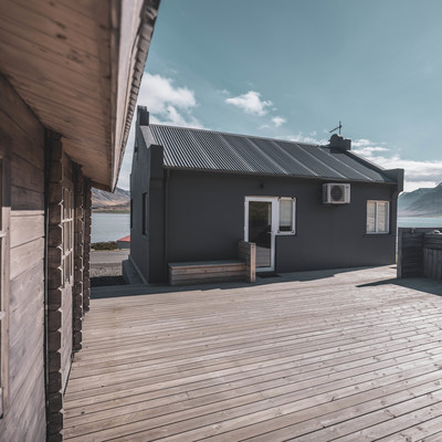 The large terrace of the cottage is protected from views and perfect for barbecuing or relaxing