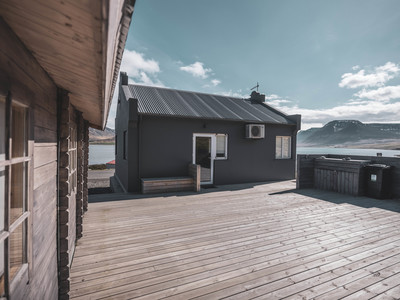 The large terrace of the cottage
