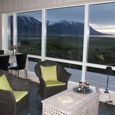 Dining table for 6 and a open living room with an ocean and mountain view