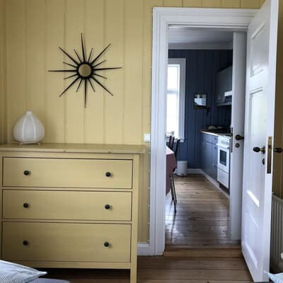 Decorations and a dresser in room 3.