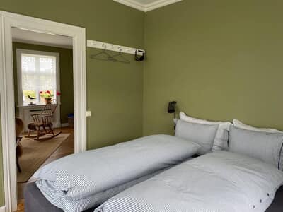 Double bed (160x200cm)