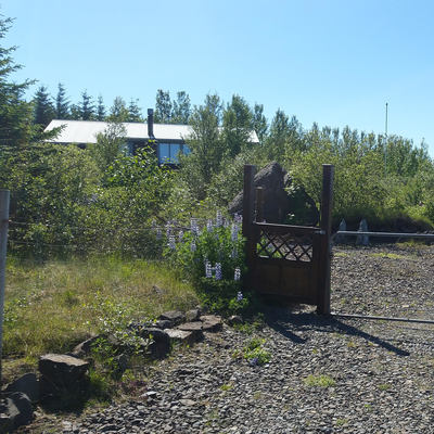 The parking lot is close to the holiday home