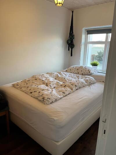 Room with a single bed